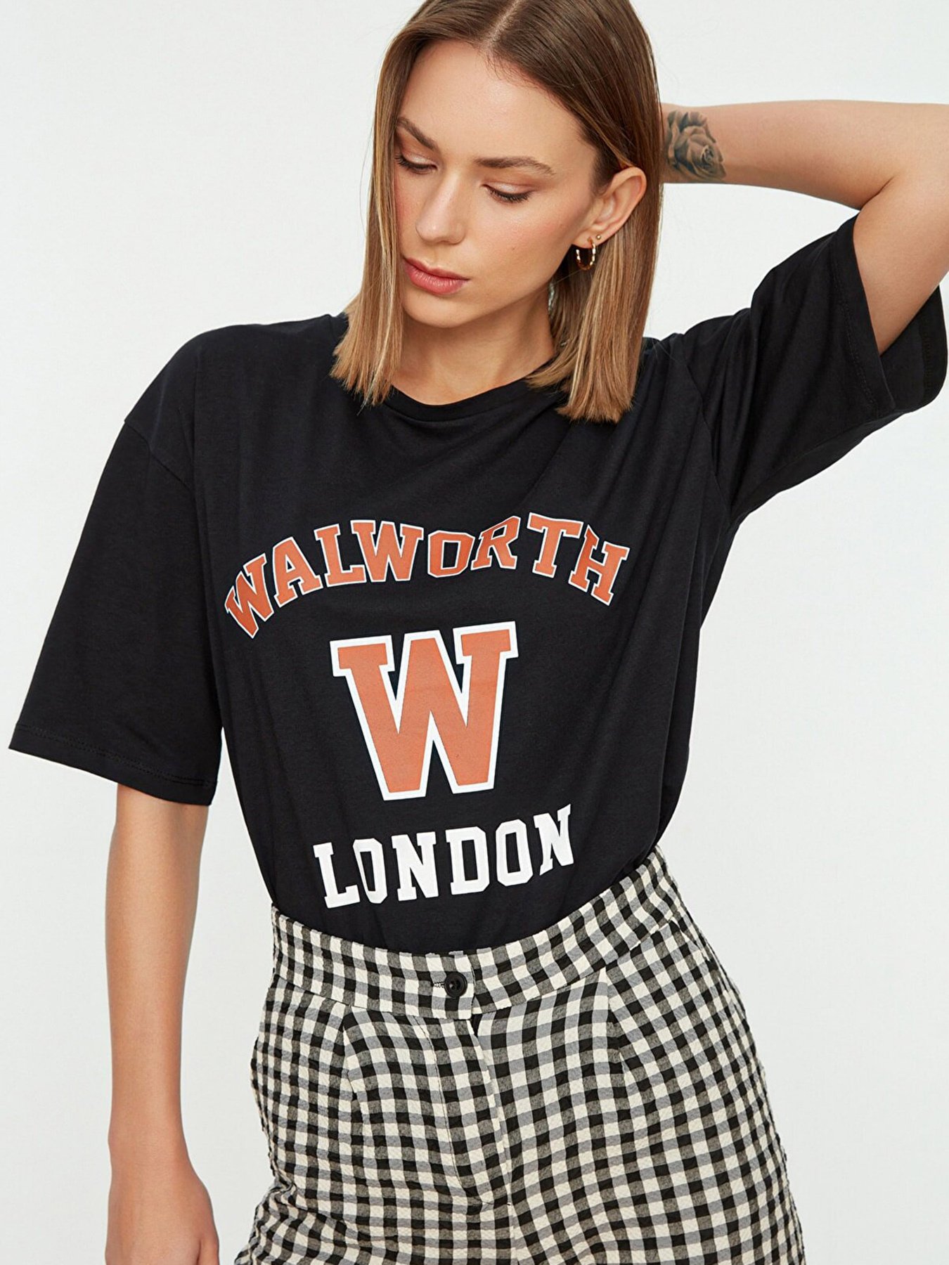 Футболка Trendyol модель TWOSS22TS1299/Siyah Фото