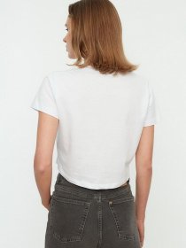 Футболка Trendyol модель TWOSS22TS1368/Beyaz Фото