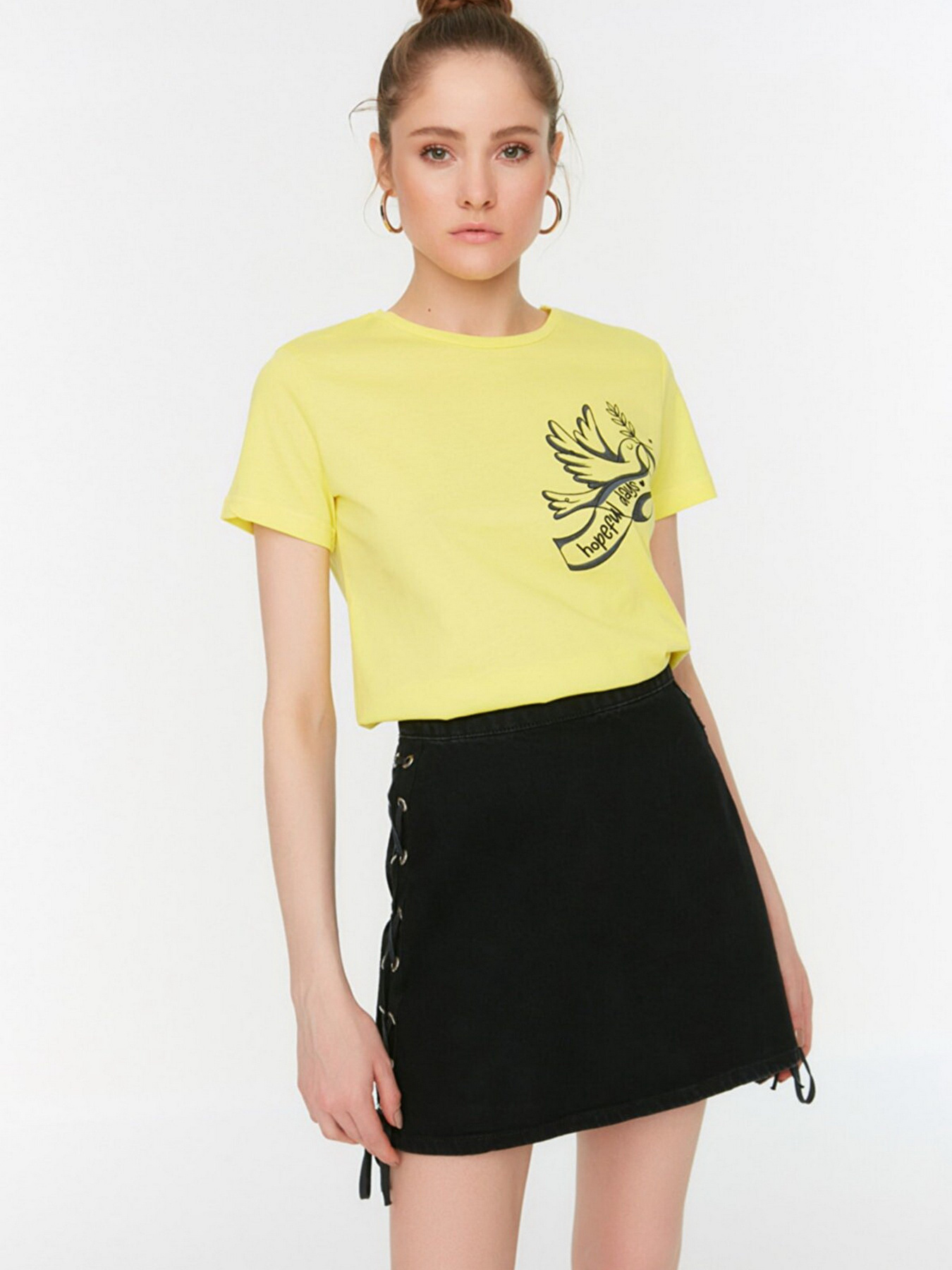 Футболка Trendyol модель TWOSS22TS1643/Sari Фото