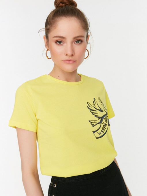 Футболка Trendyol модель TWOSS22TS1643/Sari Фото