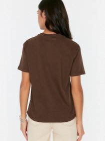 Футболка Trendyol модель TWOSS22TS1801/Kahverengi Фото