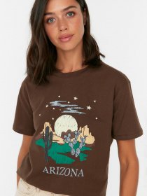 Футболка Trendyol модель TWOSS22TS1801/Kahverengi Фото