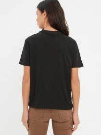 Футболка Trendyol модель TWOSS22TS1801/Siyah Фото