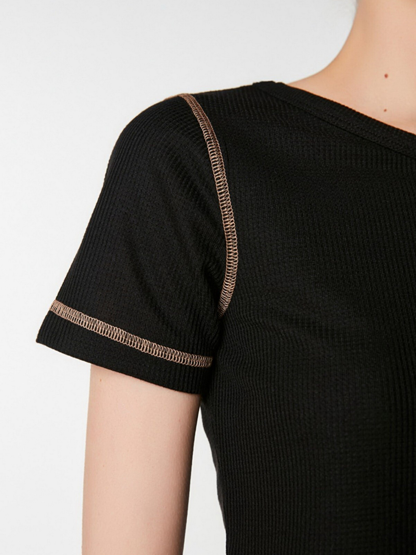 Футболка Trendyol модель TWOSS22TS1804/Siyah Фото