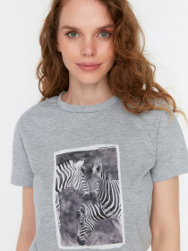 Футболка Trendyol модель TWOSS22TS1813/Gri Фото