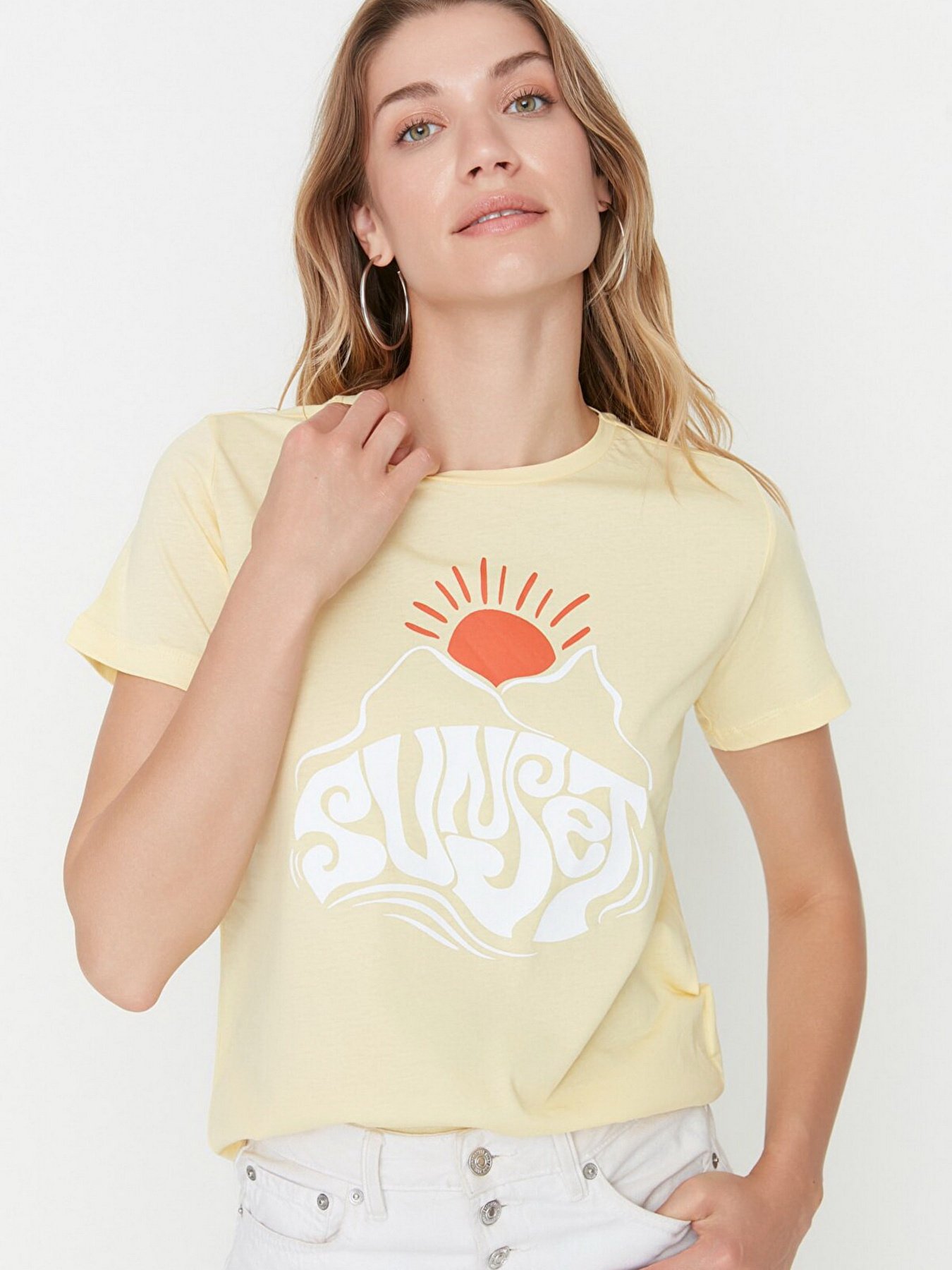 Футболка Trendyol модель TWOSS22TS2175/Sari Фото