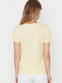 Футболка Trendyol модель TWOSS22TS2175/Sari Фото