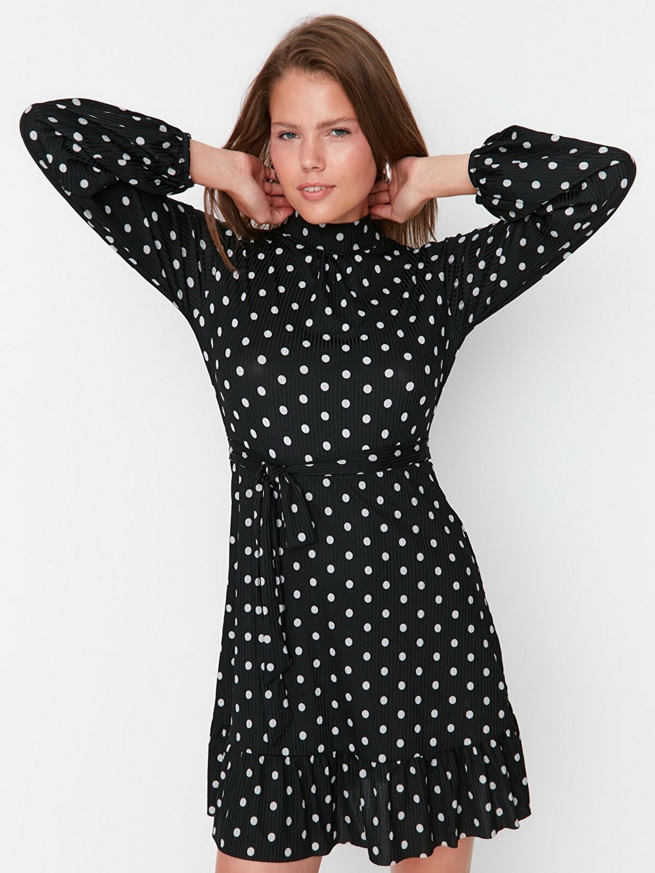 Платье мини Trendyol модель TWOAW23EL00453/Siyah Фото