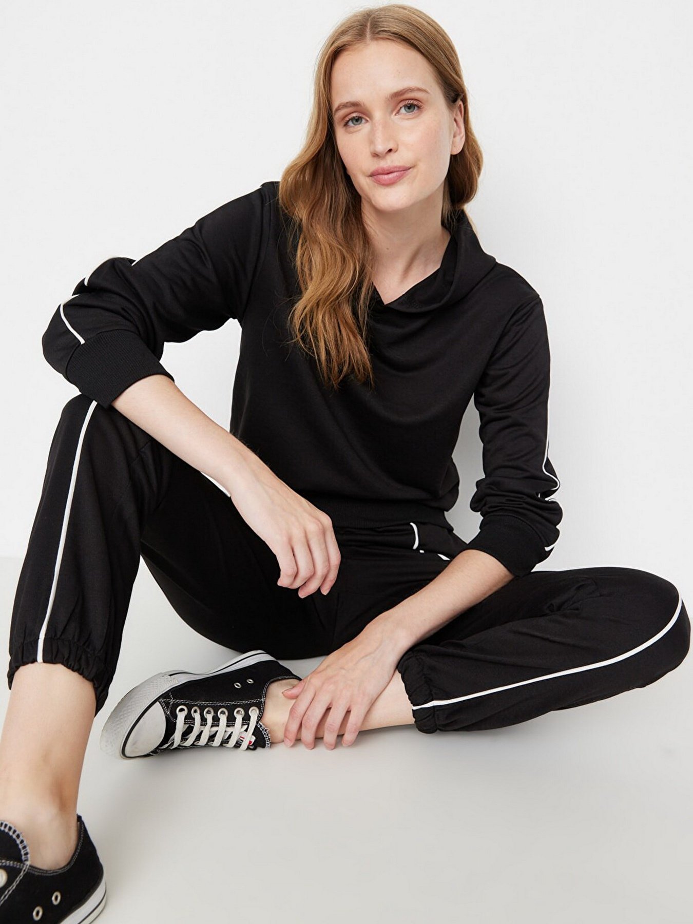 Спортивный костюм Trendyol модель TWOAW23EM00041/Siyah Фото