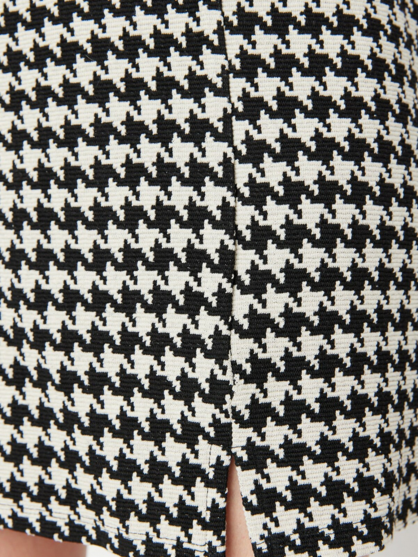 Юбка мини Trendyol модель TWOAW23ET00112/Siyah Фото