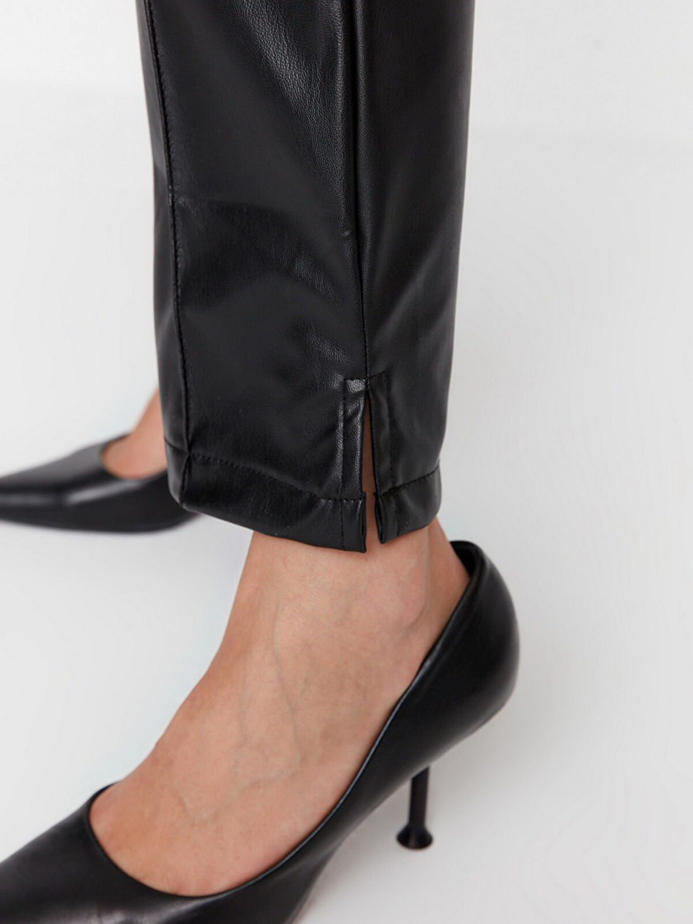 Штани повсякденні Trendyol модель TWOAW23PL00219/Siyah Фото