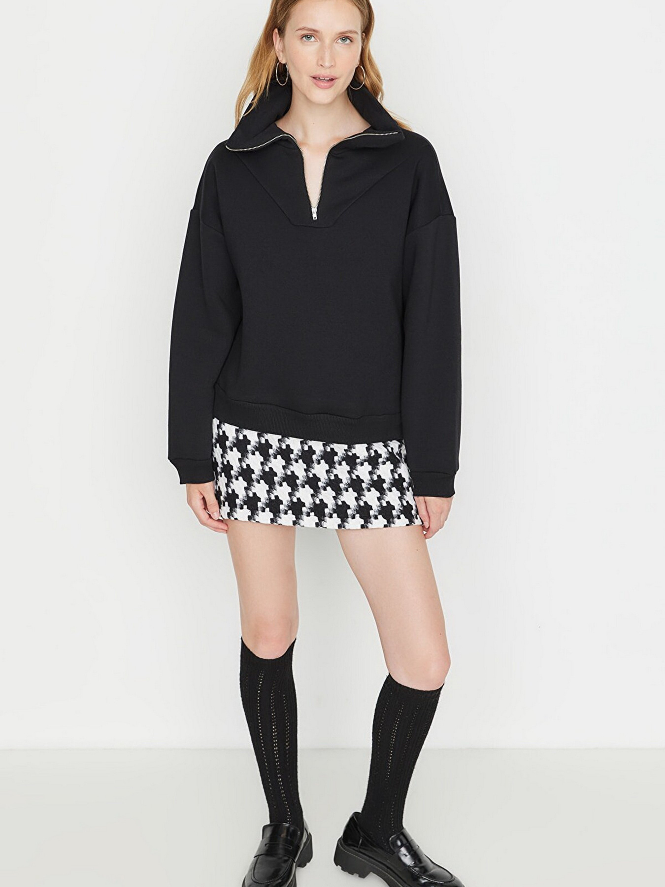 Свитшот Trendyol модель TWOAW23SW00091/Siyah Фото