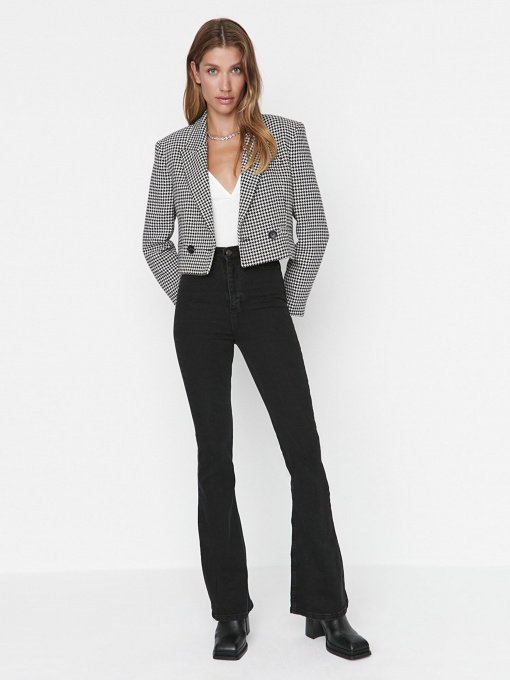 Расклешенные джинсы Trendyol модель TWOSS21JE0246/Siyah Фото