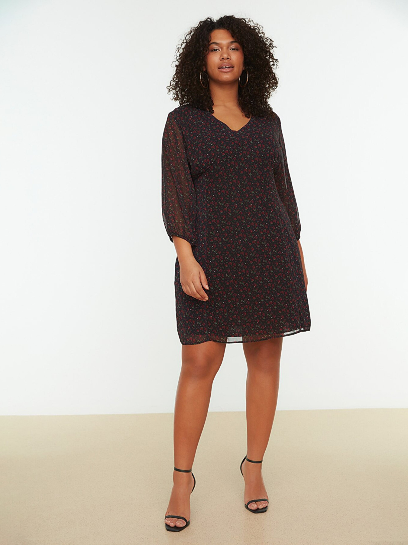 Платье мини Trendyol модель TBBSS22AH0200/Siyah Фото