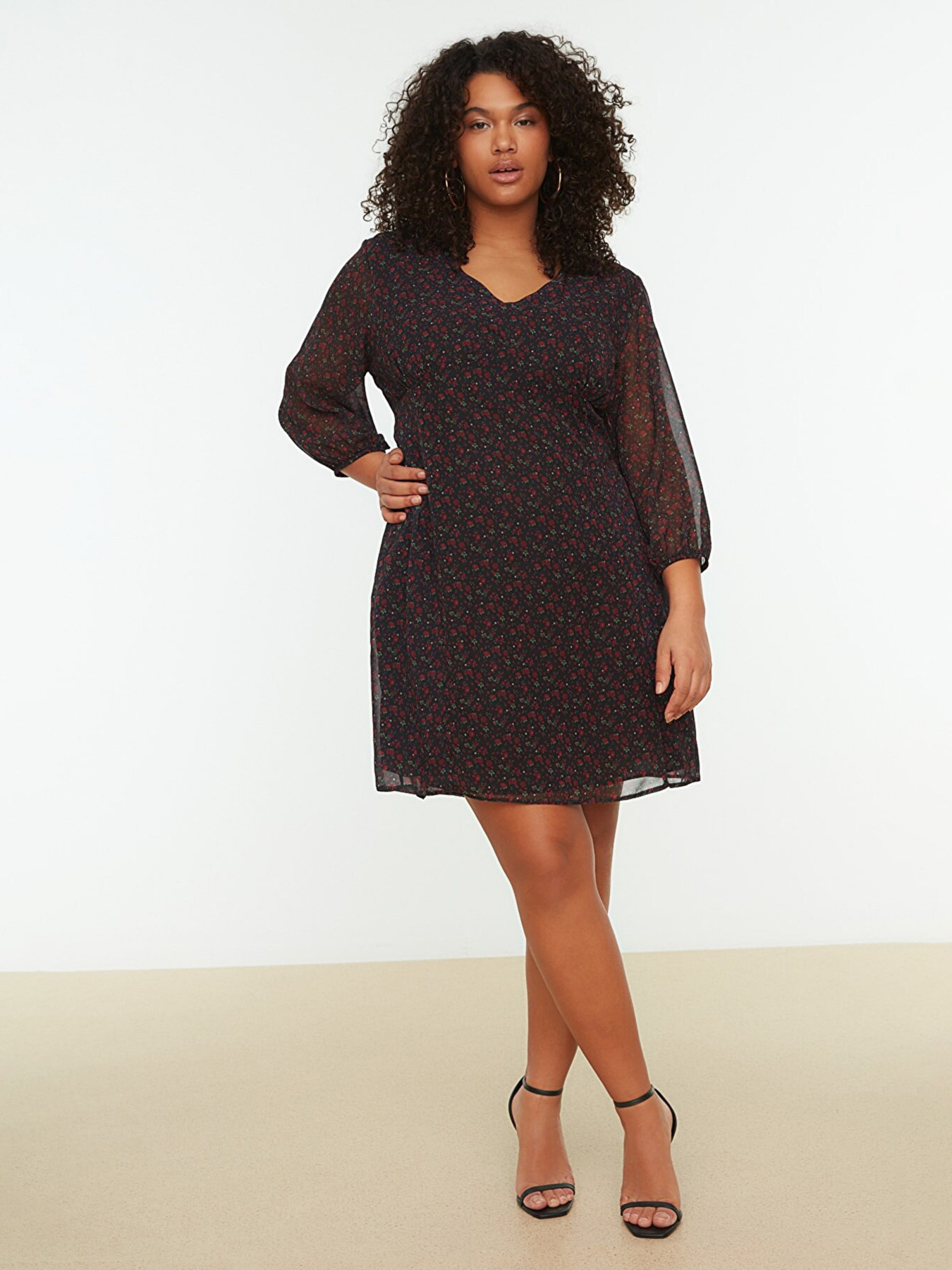 Платье мини Trendyol модель TBBSS22AH0200/Siyah Фото