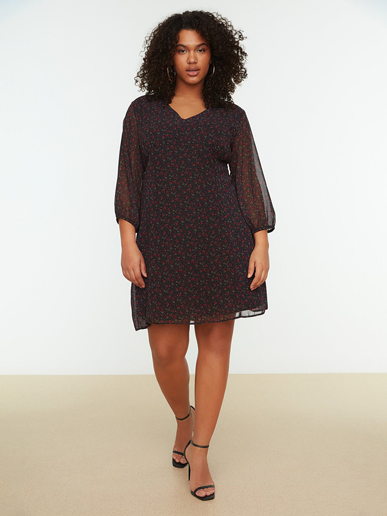 Платье мини Trendyol модель TBBSS22AH0200/Siyah Фото