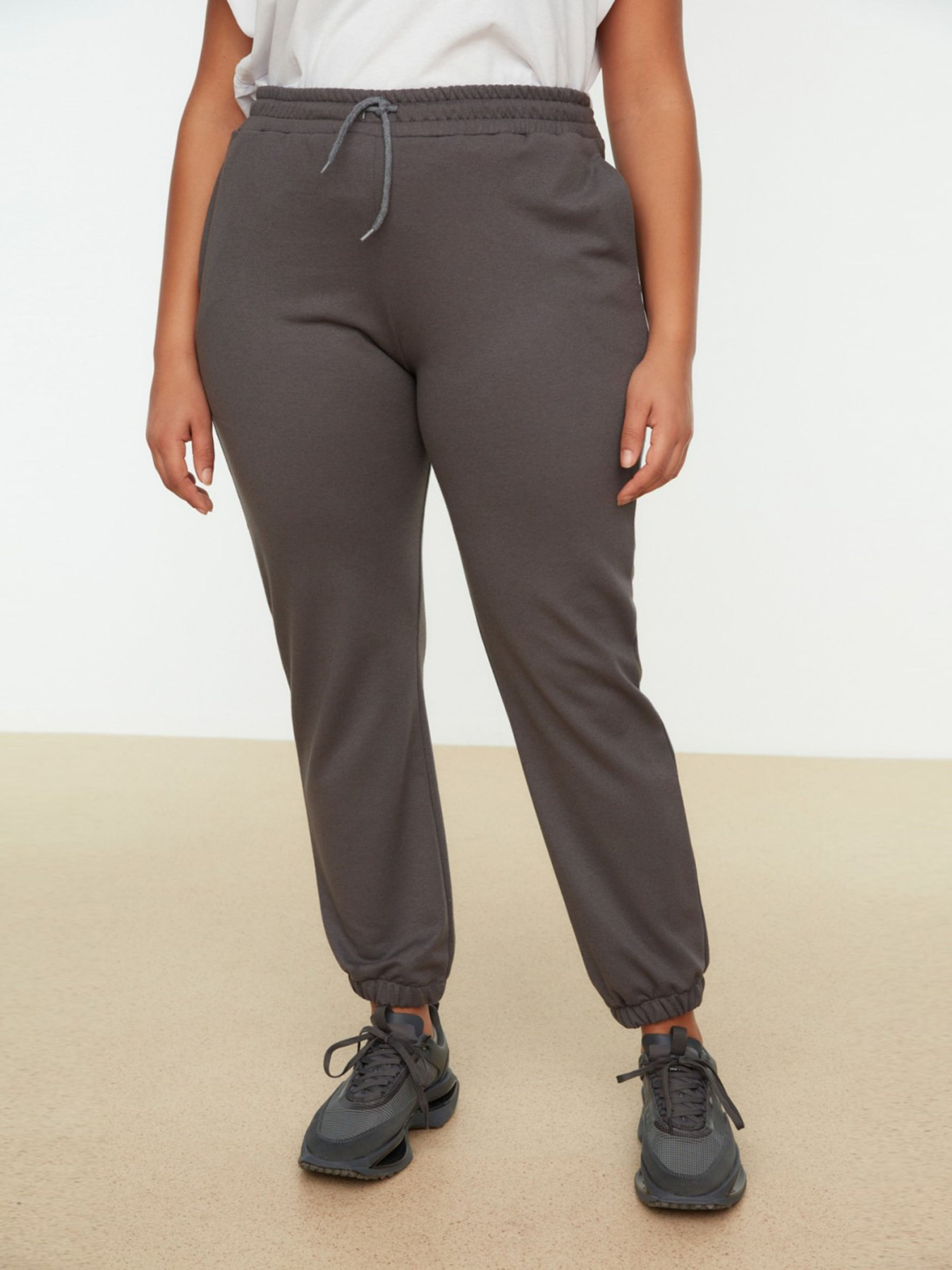 Джогери Trendyol модель TBBSS22EA0054/Antrasit Фото