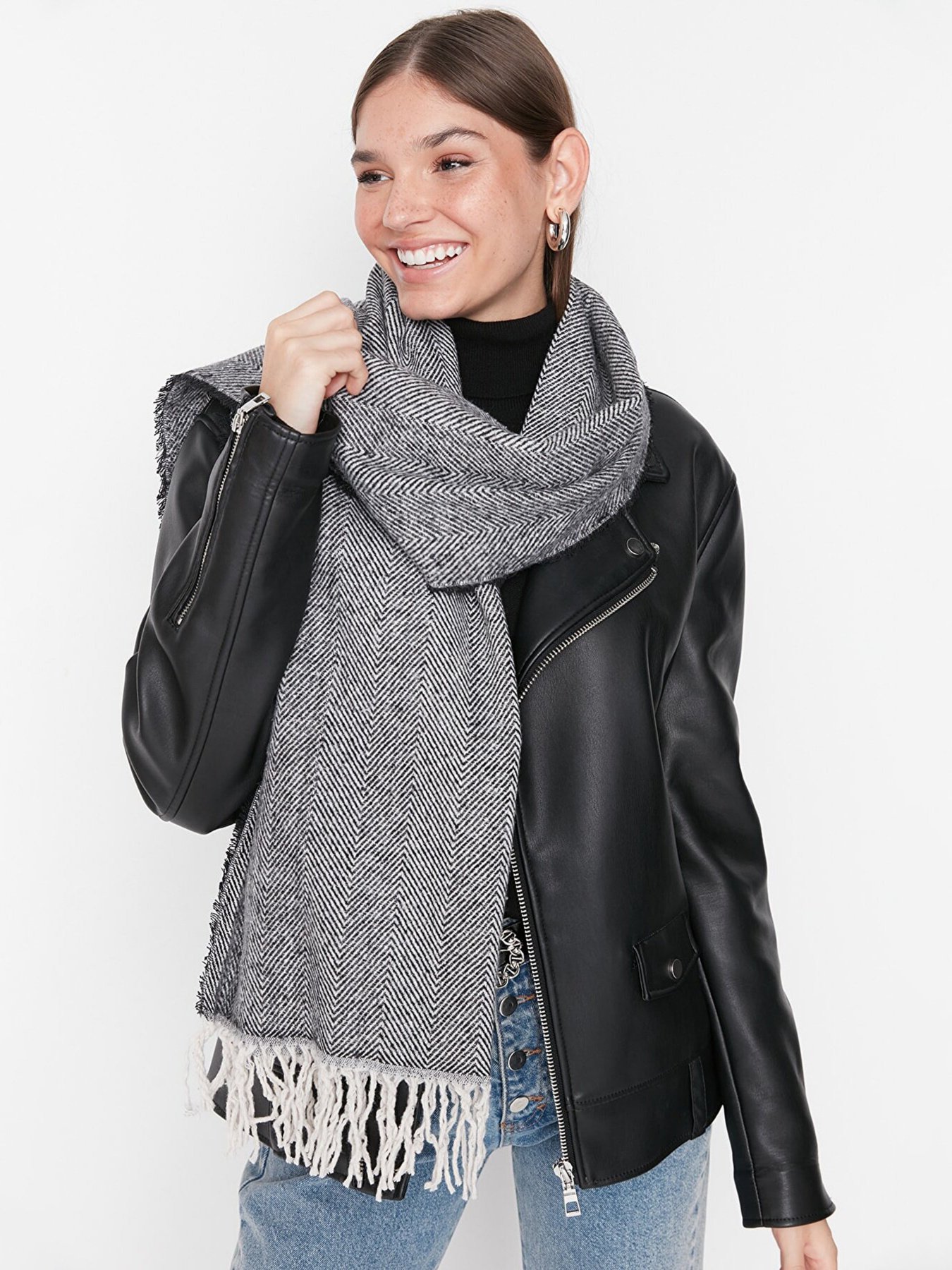 Шарф Trendyol модель TWOAW22AT0036/Siyah Фото