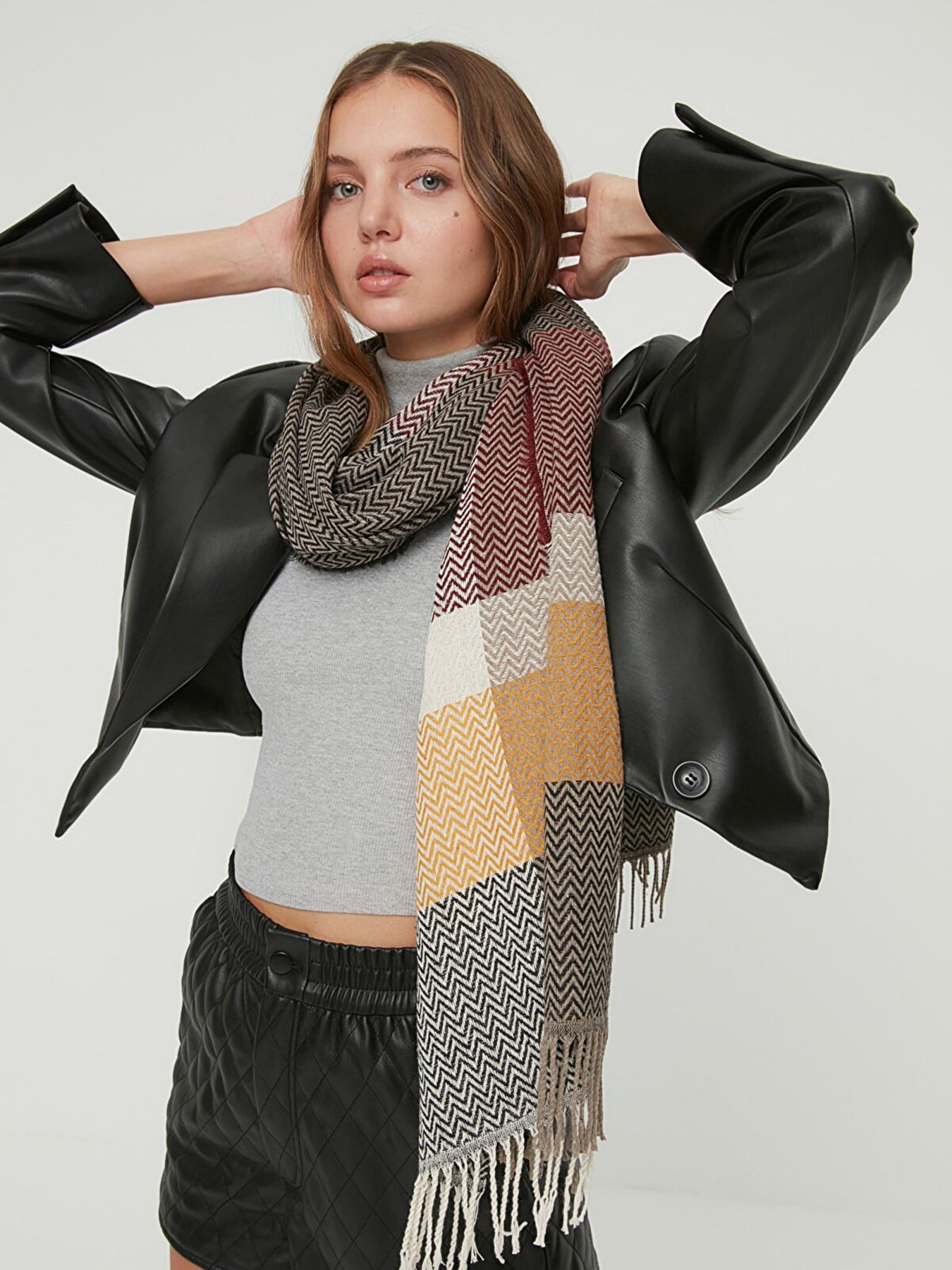 Шарф Trendyol модель TWOAW22AT0050/Cok Renkli Фото