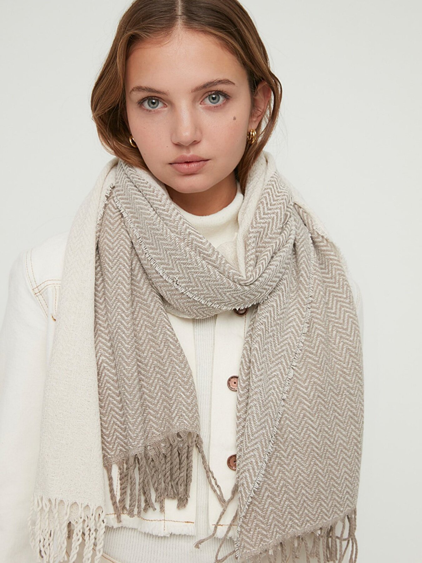 Шарф Trendyol модель TWOAW22AT0052/Ekru Шарф Trendyol модель TWOAW22AT0052/Ekru Фото