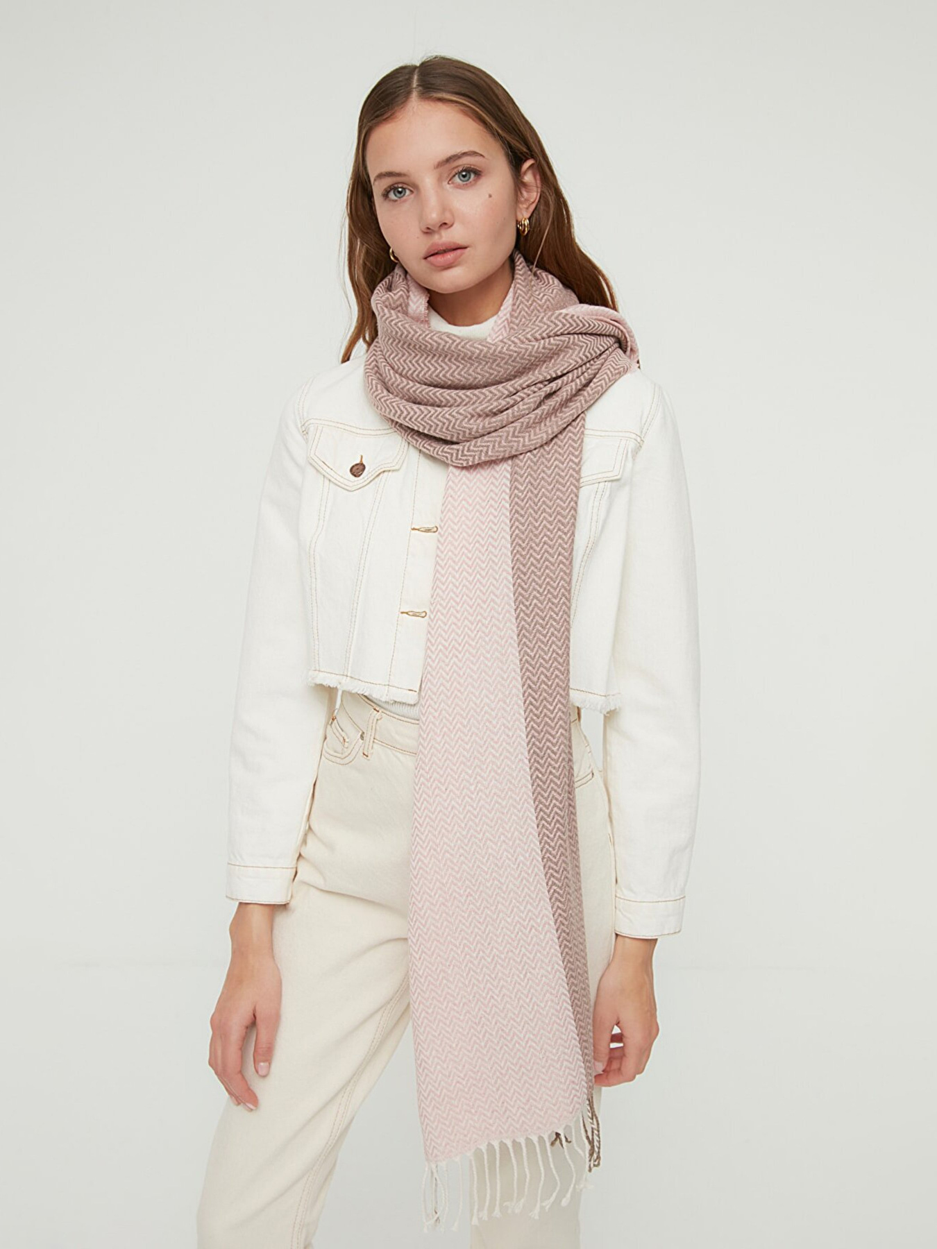 Шарф Trendyol модель TWOAW22AT0059/Pudra Фото