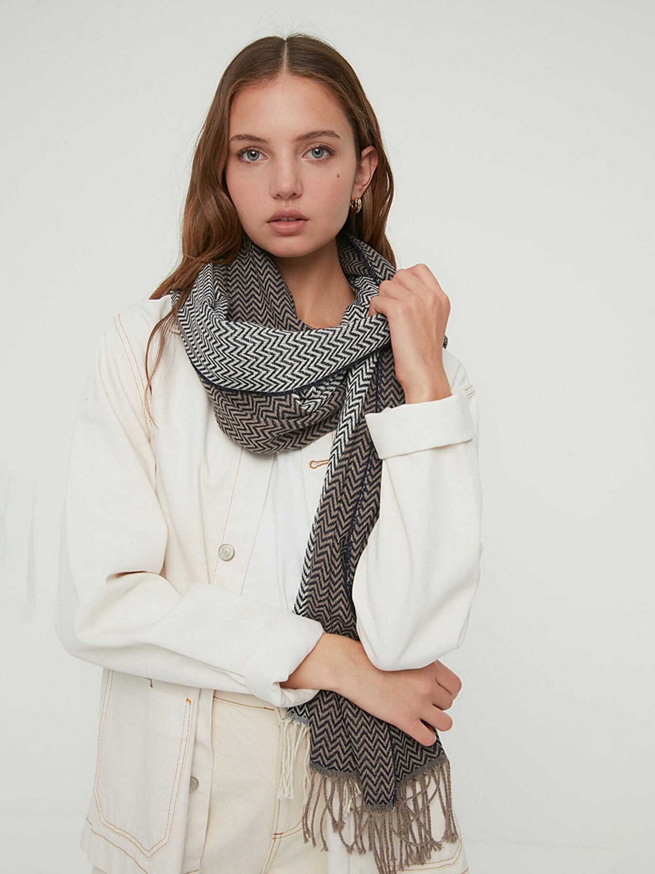 Шарф Trendyol модель TWOAW22AT0062/Gri Шарф Trendyol модель TWOAW22AT0062/Gri Фото