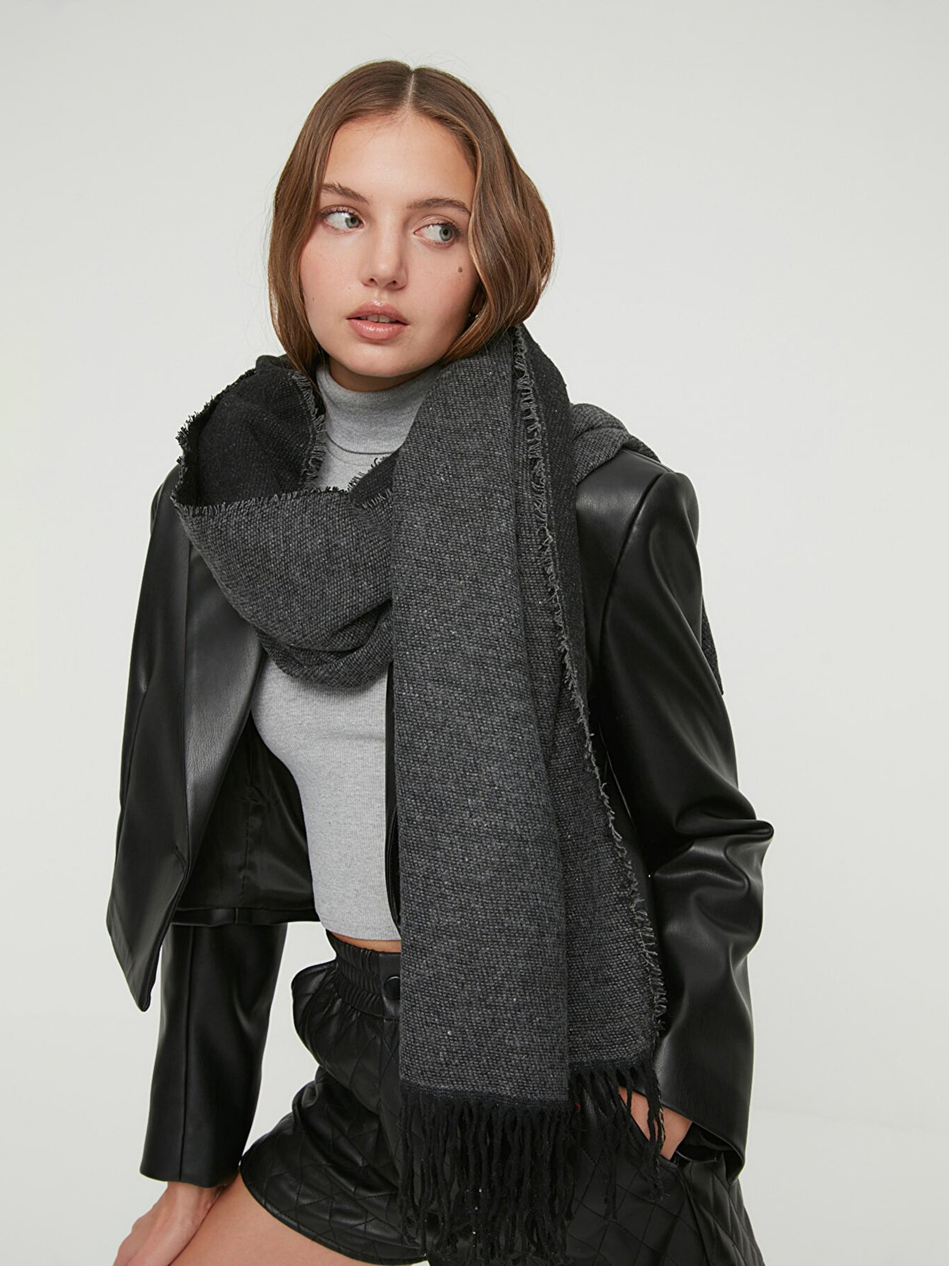 Шарф Trendyol модель TWOAW22AT0063/Siyah Фото