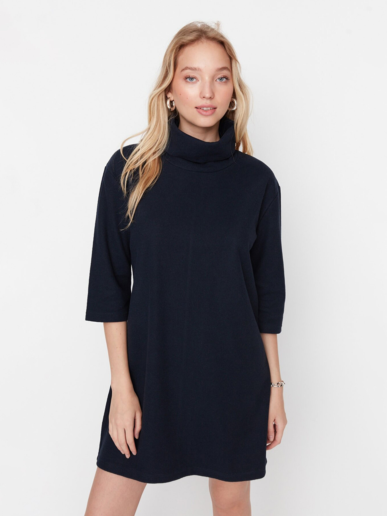 Платье мини Trendyol модель TWOAW20EL1110/Lacivert Фото