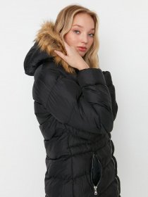 Зимова куртка Trendyol модель TWOAW22MO0574/Siyah Фото