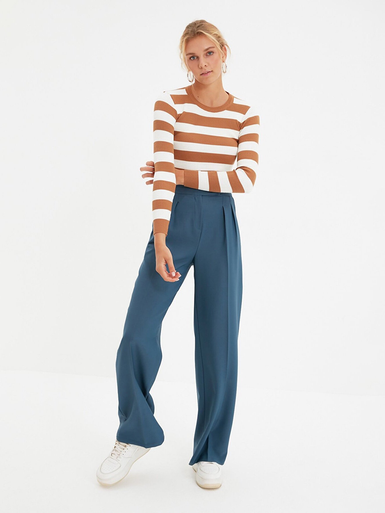 Класичні штани Trendyol модель TWOAW22PL0066/Petrol Фото