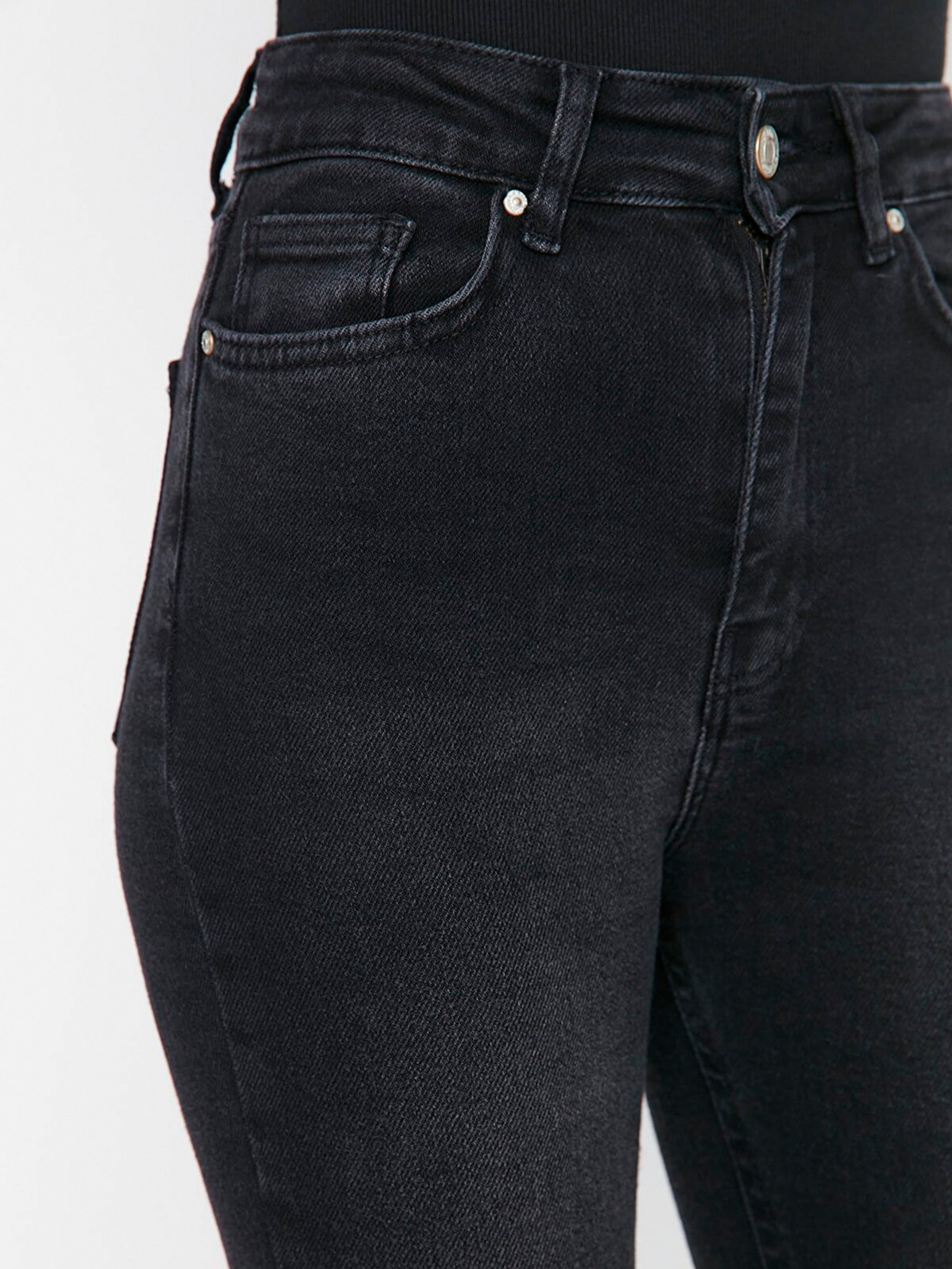 Скіні джинси Trendyol модель TWOAW23JE00108/Siyah Фото