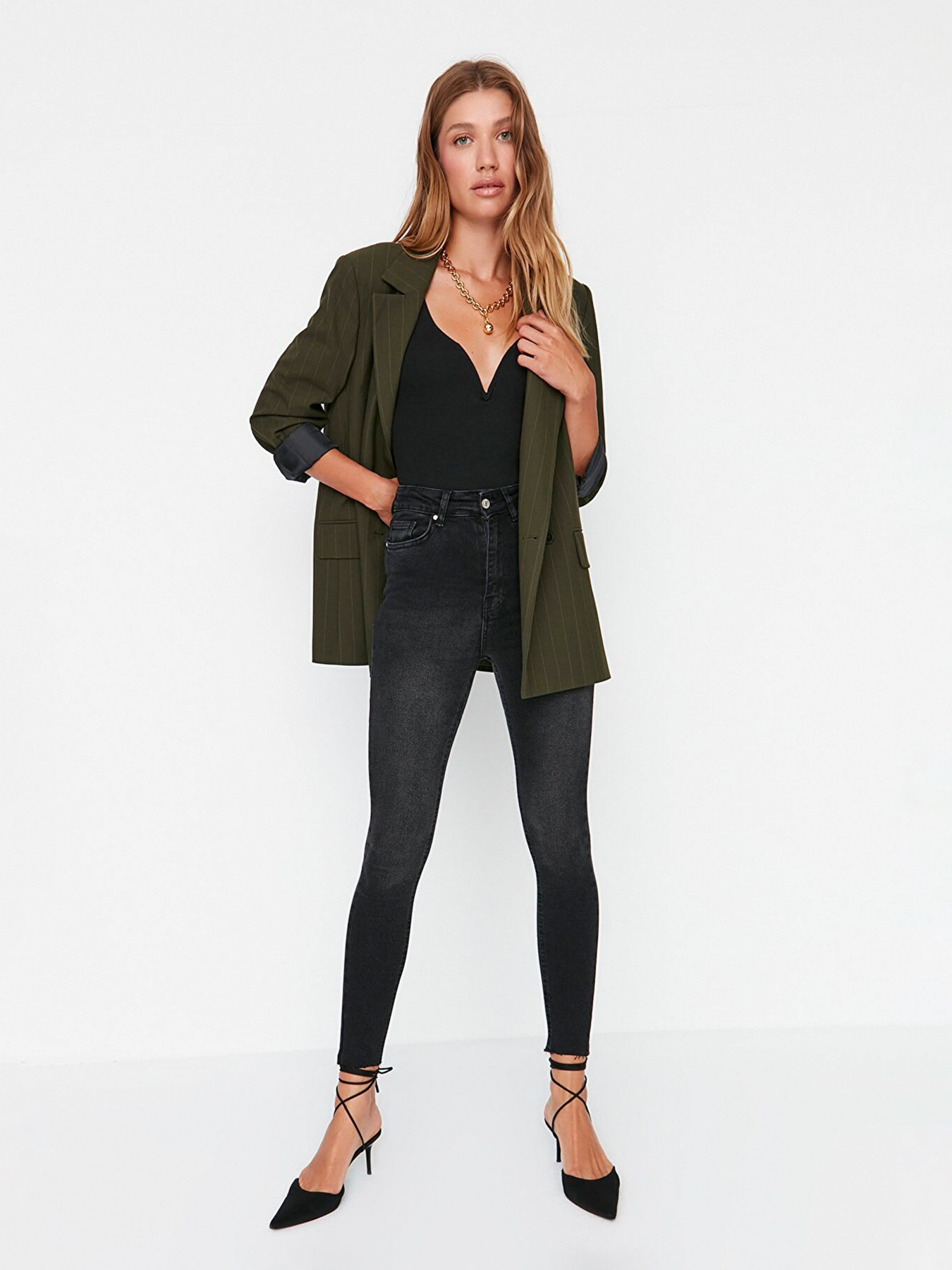 Скіні джинси Trendyol модель TWOAW23JE00108/Siyah Фото