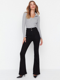 Джинси кльош Trendyol модель TWOAW23JE00148/Siyah Фото