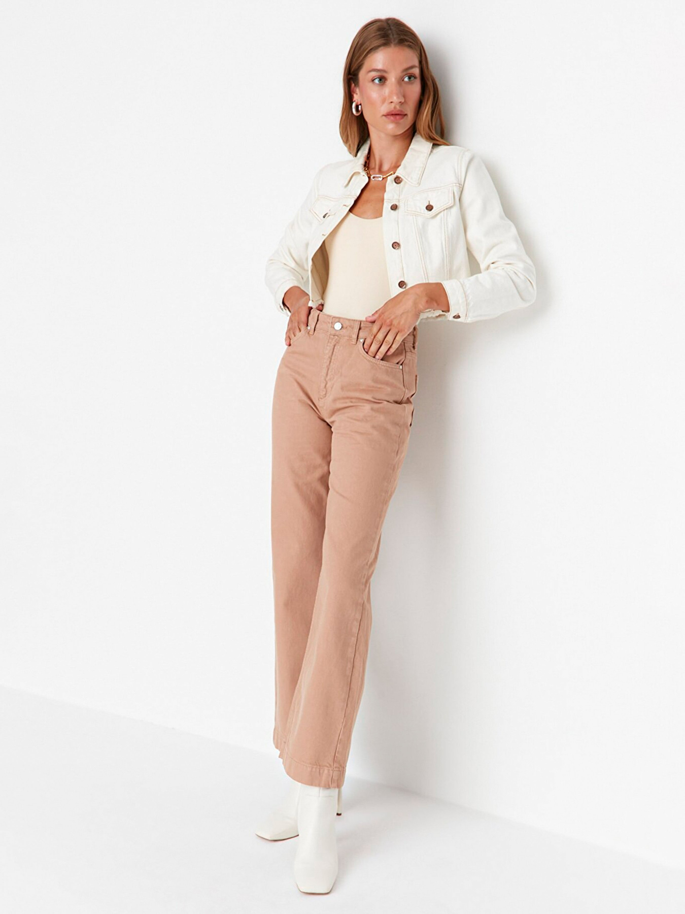 Широкие джинсы Trendyol модель TWOAW23JE00322/Vizon Фото