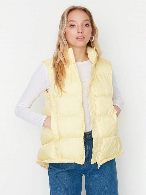 Жилет с утеплителем Trendyol модель TWOAW23YE00008/Sari Фото