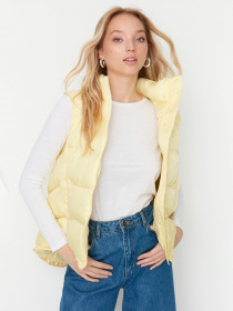 Утеплений жилет Trendyol модель TWOAW23YE00008/Sari Фото