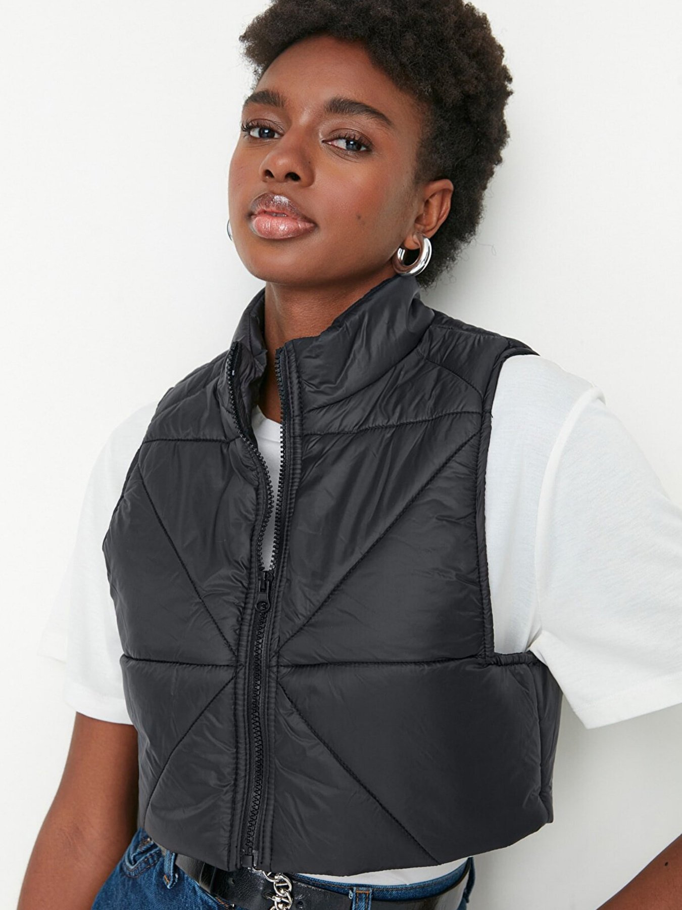 Жилет с утеплителем Trendyol модель TWOAW23YE00013/Siyah Фото