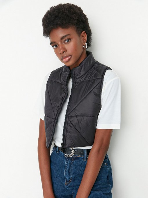 Утепленный жилет Trendyol модель TWOAW23YE00013/Siyah Фото