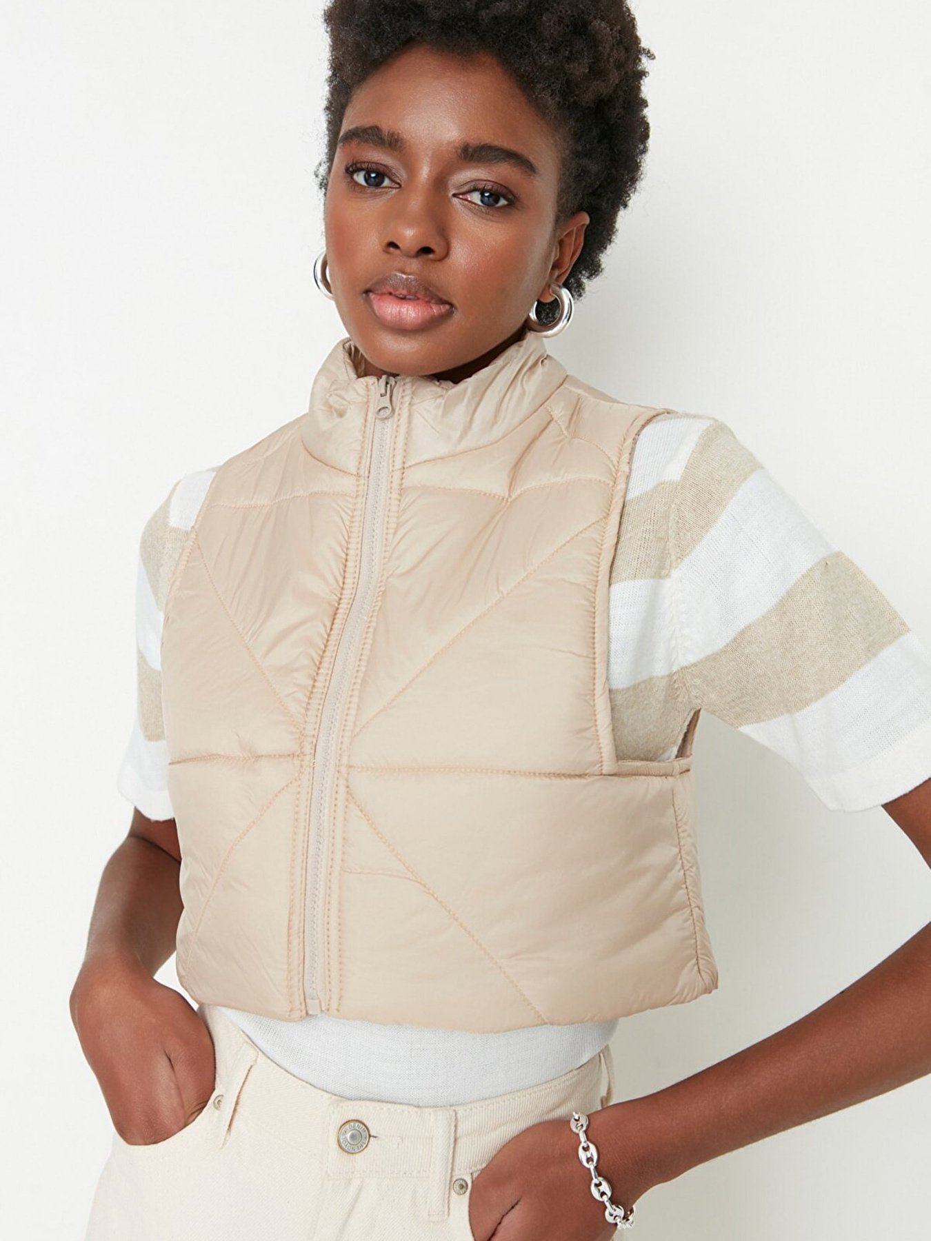 Жилет с утеплителем Trendyol модель TWOAW23YE00013/Tas Фото