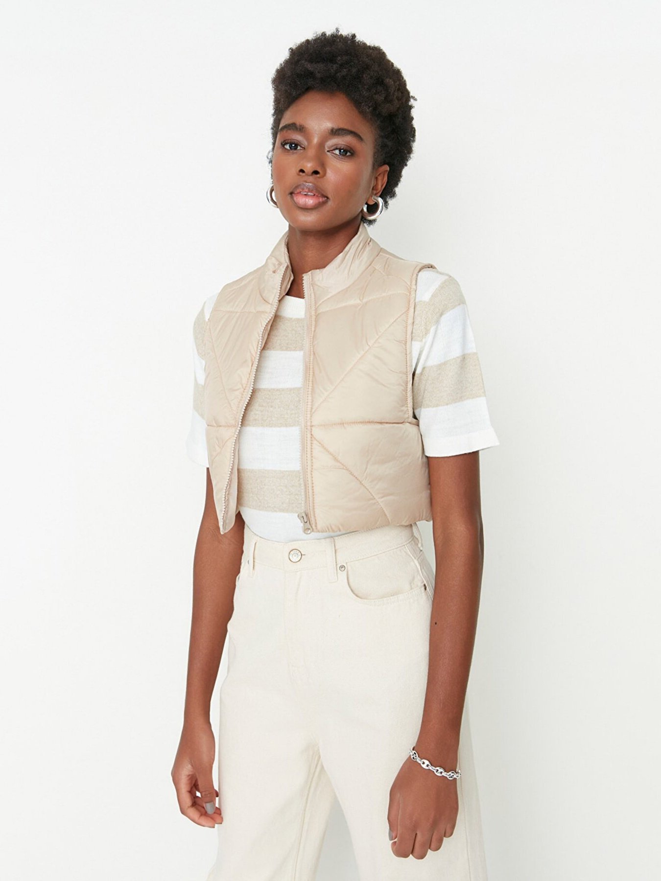 Жилет с утеплителем Trendyol модель TWOAW23YE00013/Tas Фото