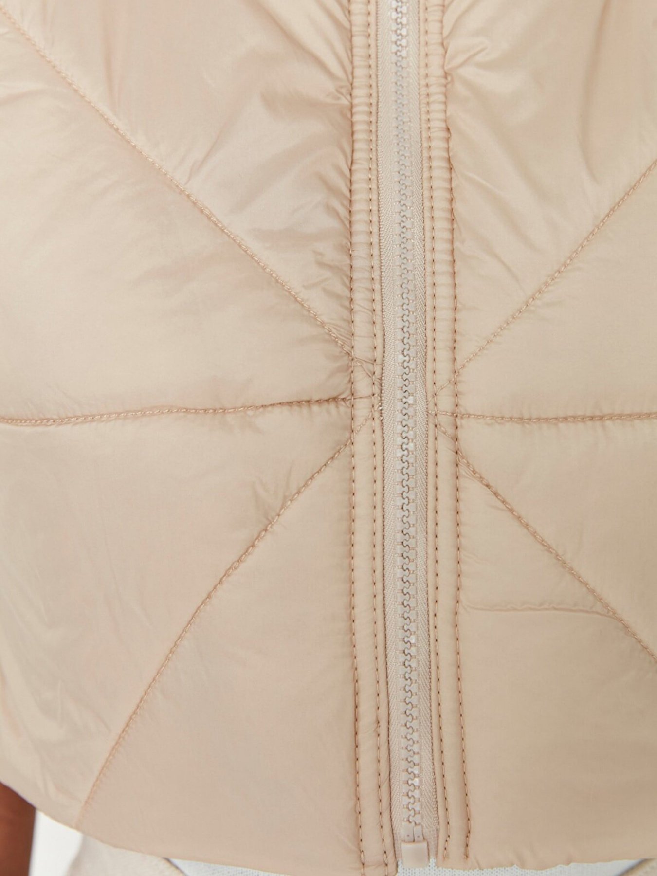 Жилет с утеплителем Trendyol модель TWOAW23YE00013/Tas Фото