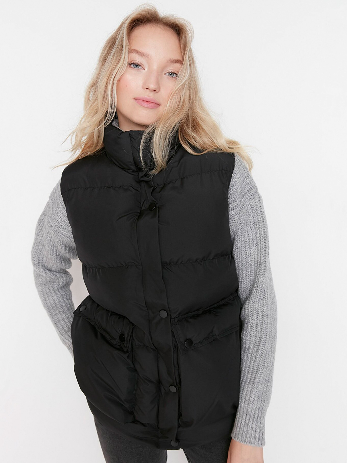 Утеплений жилет Trendyol модель TWOAW23YE00015/Siyah Фото