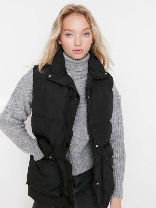 Утепленный жилет Trendyol модель TWOAW23YE00015/Siyah Фото