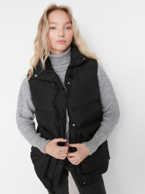 Утеплений жилет Trendyol модель TWOAW23YE00015/Siyah Фото