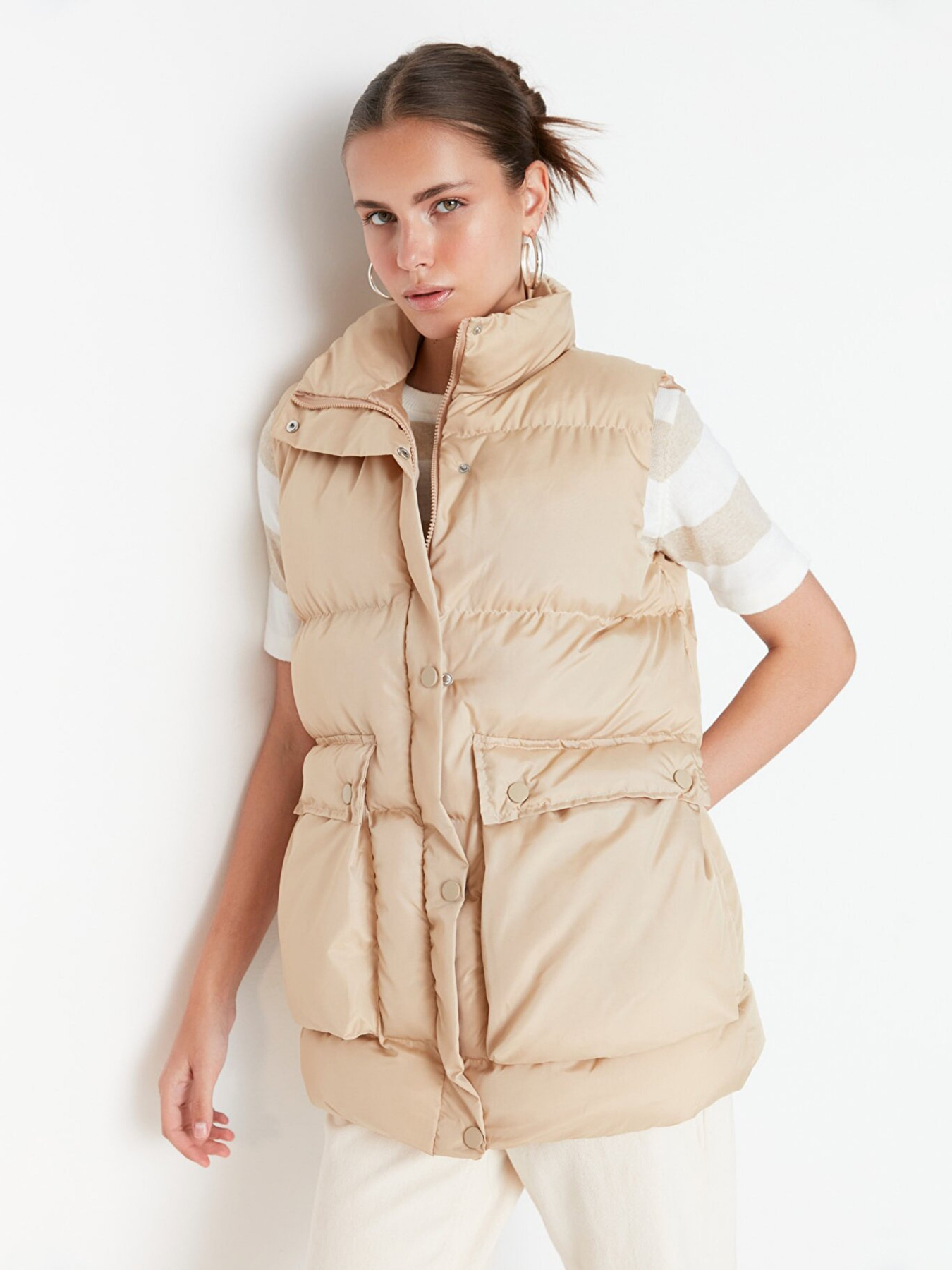 Утеплений жилет Trendyol модель TWOAW23YE00015/Tas Фото