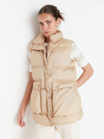 Утеплений жилет Trendyol модель TWOAW23YE00015/Tas Фото