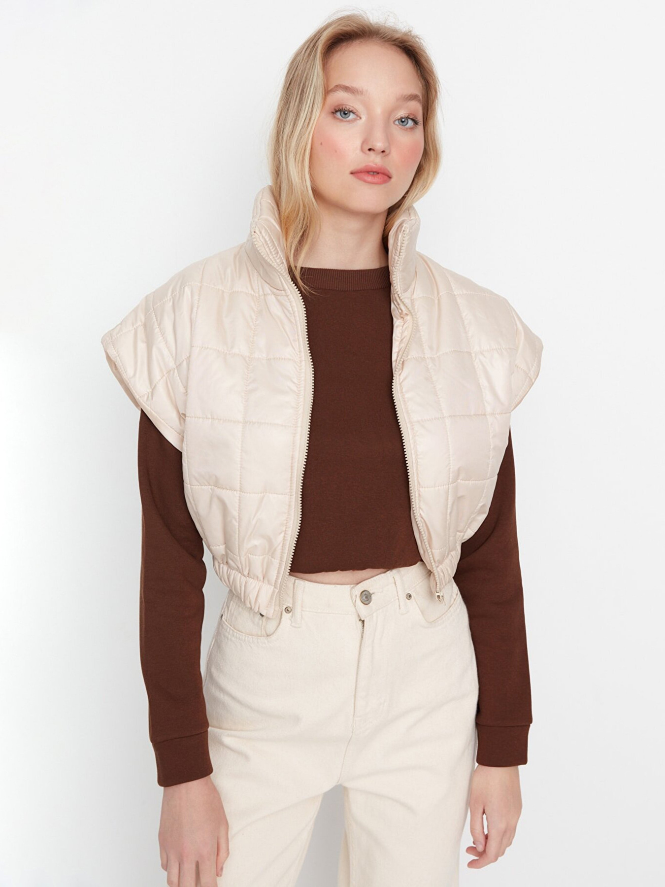 Жилет с утеплителем Trendyol модель TWOAW23YE00023/Tas Фото