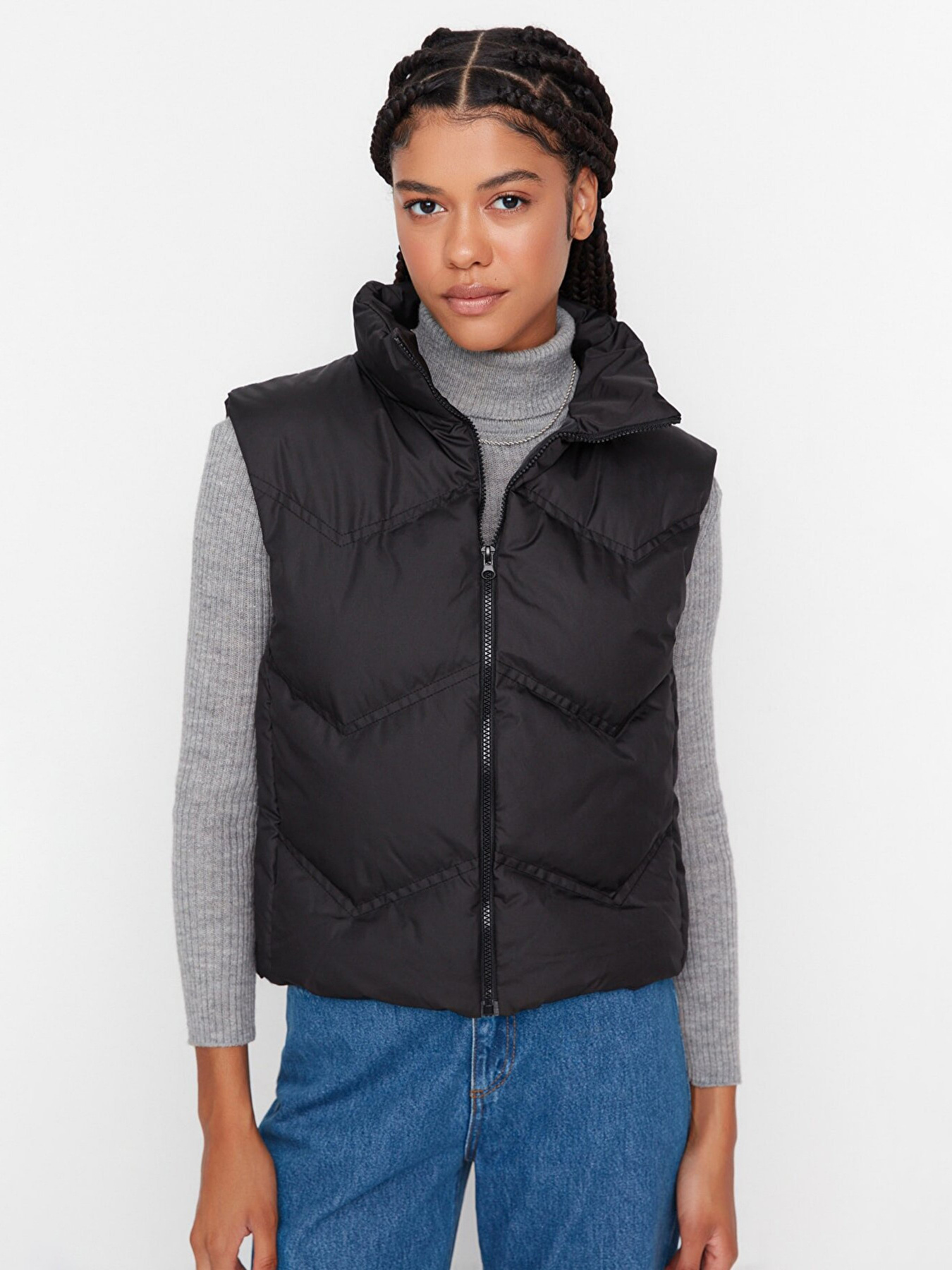Утеплений жилет Trendyol модель TWOAW23YE00028/Siyah Фото