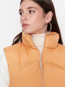 Жилет с утеплителем Trendyol модель TWOAW23YE00028/Turuncu Фото