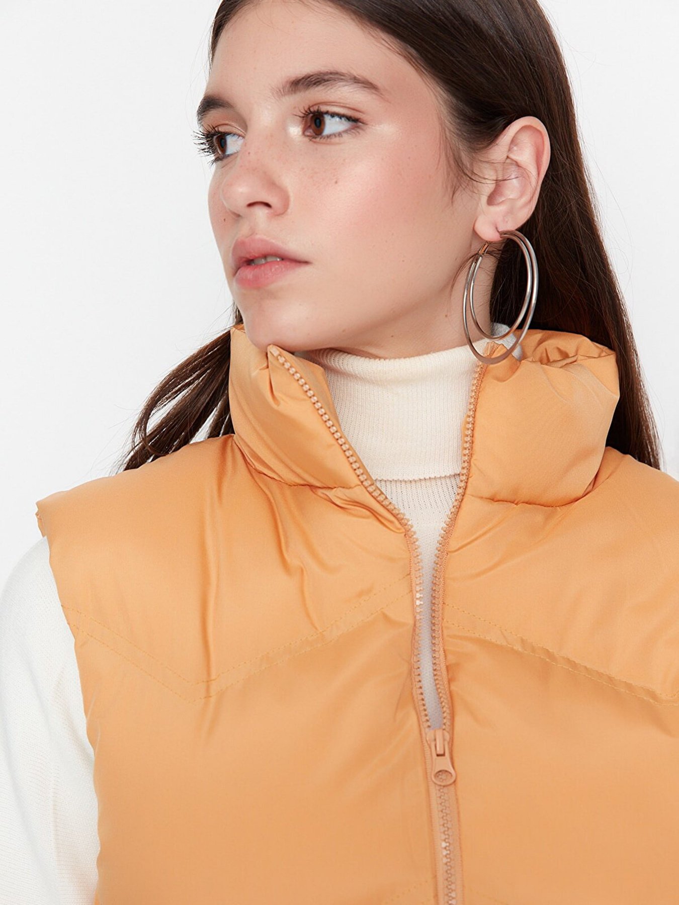 Утепленный жилет Trendyol модель TWOAW23YE00028/Turuncu Фото